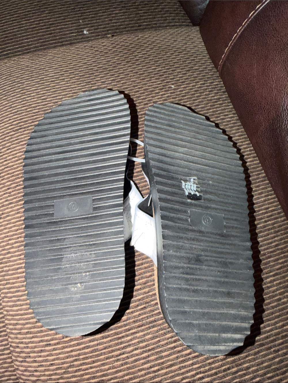 ASOS DESIGN Freefall toe post flat sandals - Picture 5 of 6